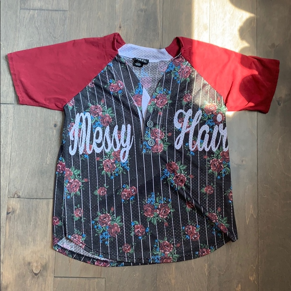 “messy hair” jersey like t shirt.